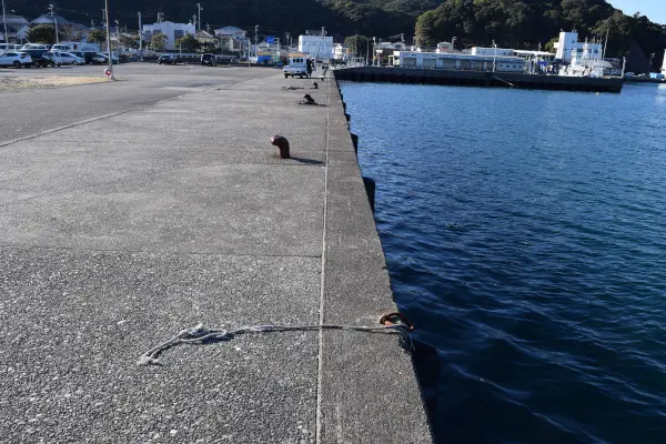 トイレ前の岸壁