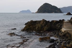 食見海岸地磯二番目の磯の写真
