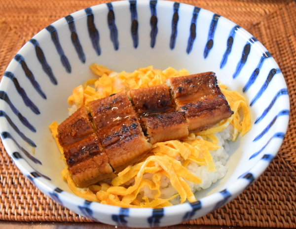 トップバリューグリーンアイウナギ蒲焼盛り付け例