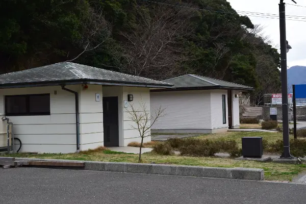 阿納漁港のトイレ男女別