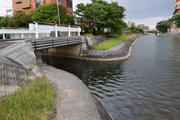 龍谷大学前の流れ込み