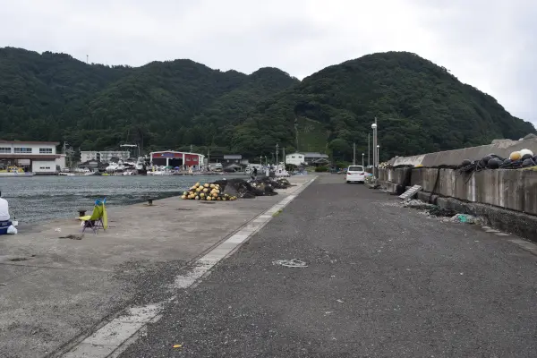 日向漁港堰堤
