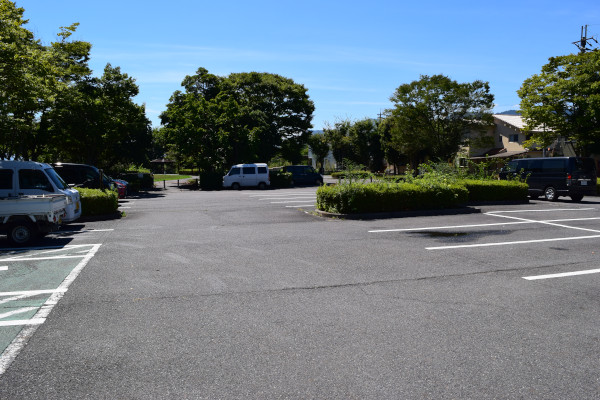 衣川緑地公園駐車場