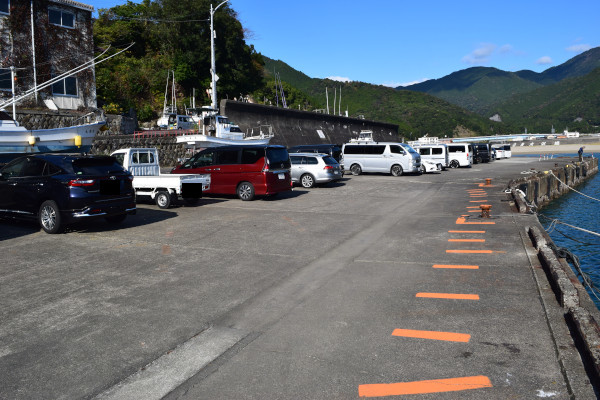 松崎漁港駐車場