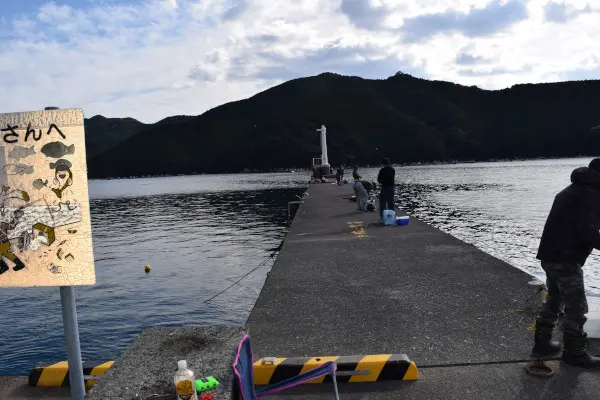 三木浦漁港の堤防