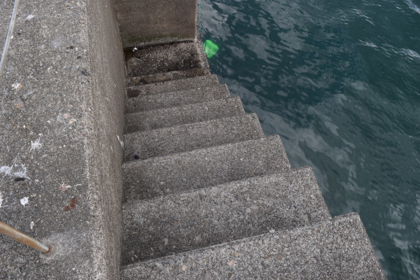 大曽根浦漁港堤防階段