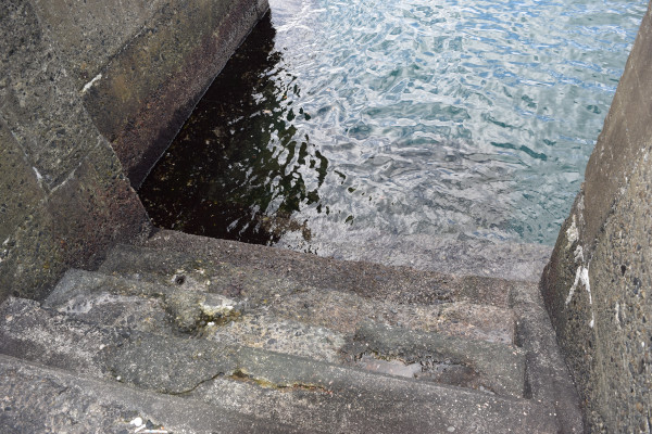 尾鷲港天満浦堤防の階段