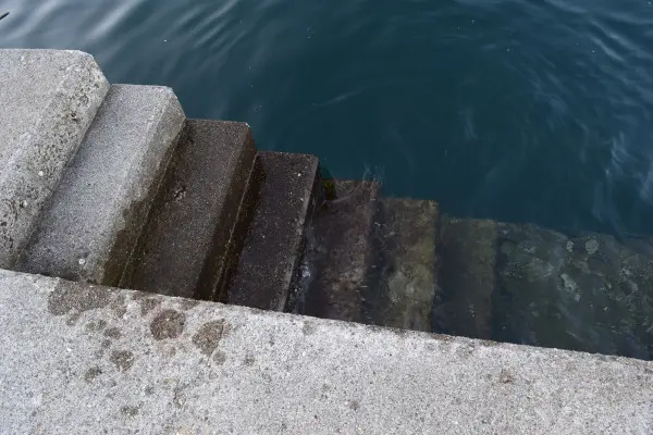 小浜漁港堤防階段