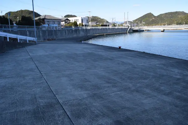 田原川河口の駐車スペース