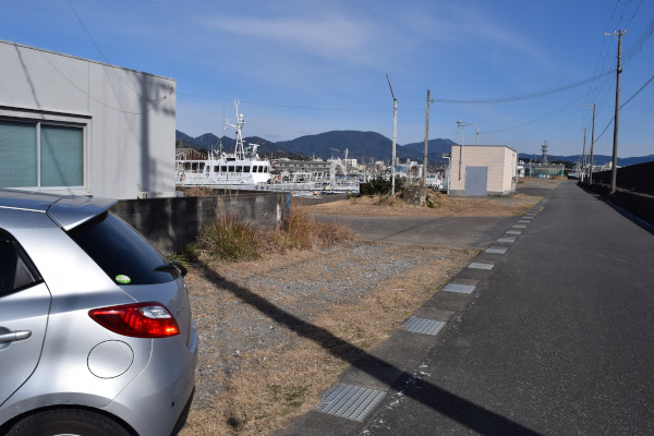 田辺港江川東堤防駐車スペース