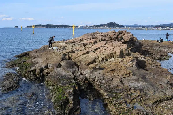 磯間漁港の岩場