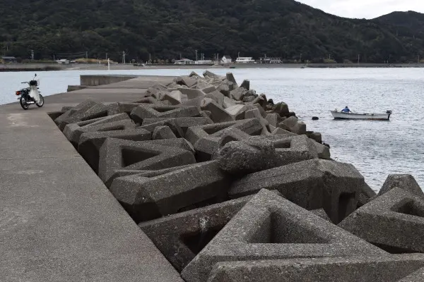 産湯漁港の外側