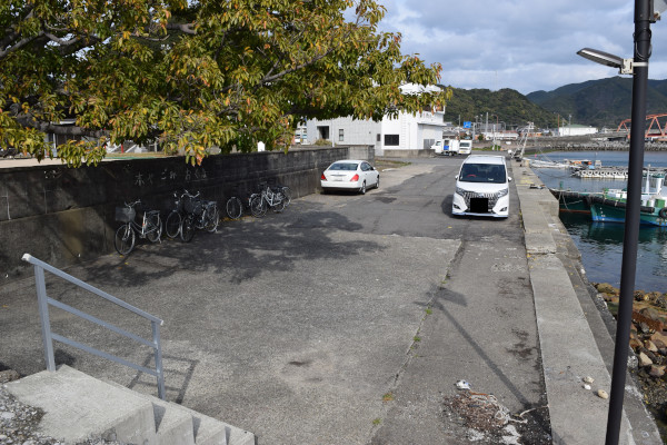 網代新波止の駐車スペース