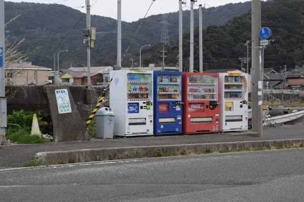 衣奈漁港の自動販売機