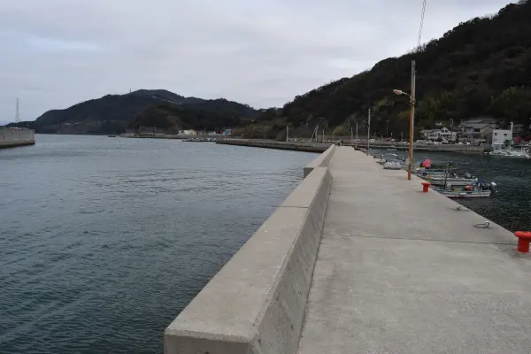 戸坂漁港の釣りポイント