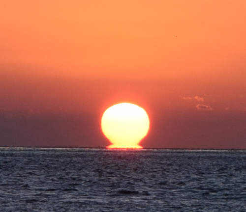 林崎漁港で撮影したダルマ夕日