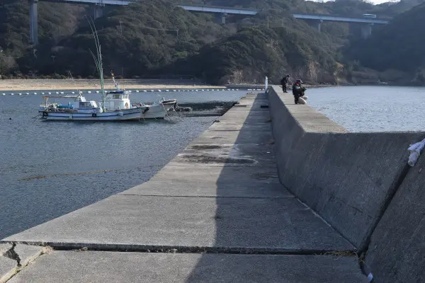 伊毘漁港の堤防
