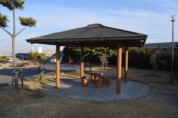 岩屋漁港の東屋