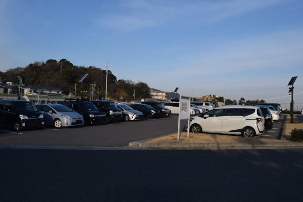 岩屋漁港の駐車場