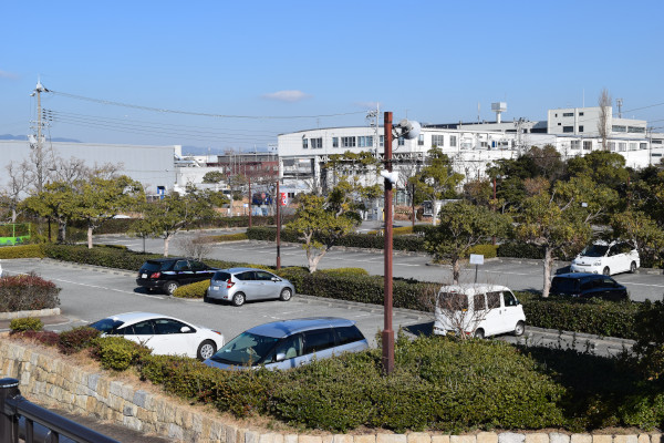 鳴尾浜海釣り公園の駐車場