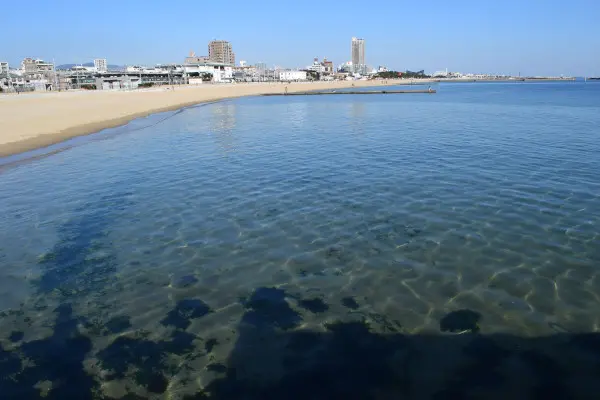 須磨浦漁港の海水浴場側