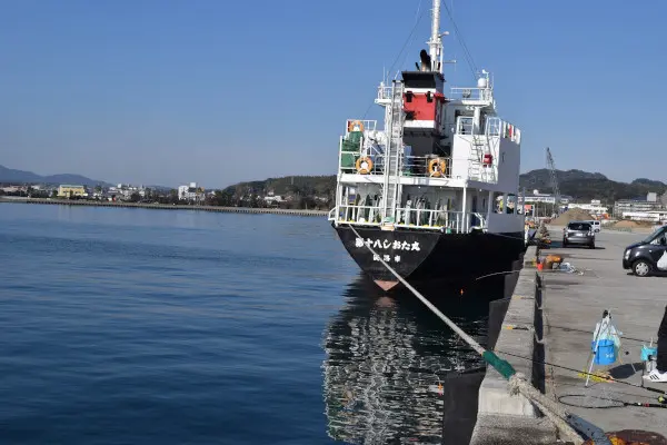 津名港外側の釣り場