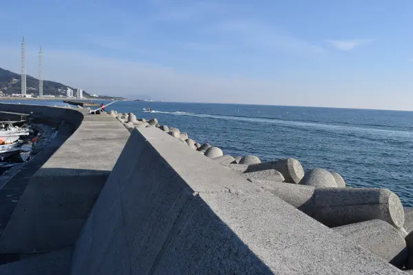 浦漁港の外側