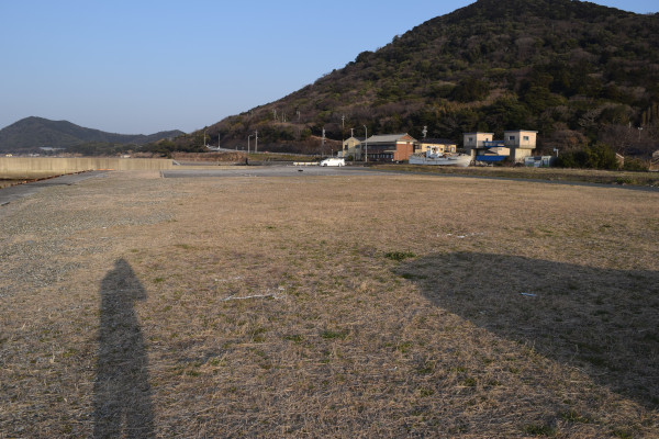 内側の堤防の駐車スペース
