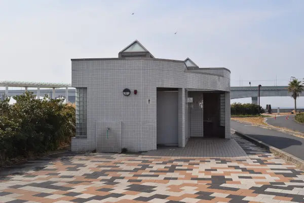 りんくう釣り護岸のトイレ
