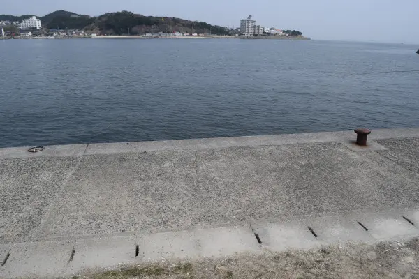 聖崎駐車場のそばの釣りポイント