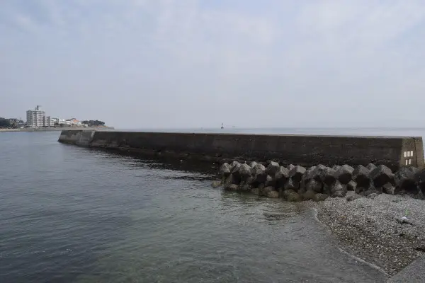 聖崎の外側の堤防