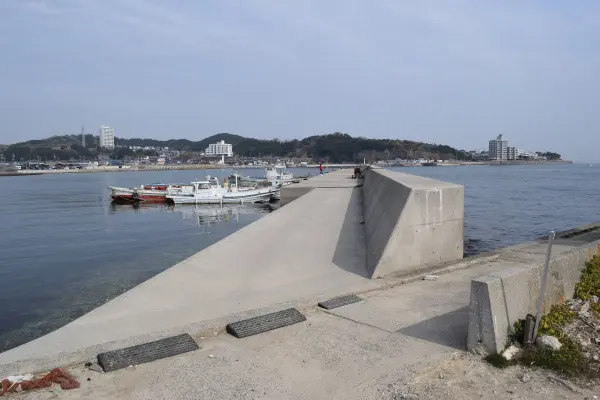 聖崎の堤防
