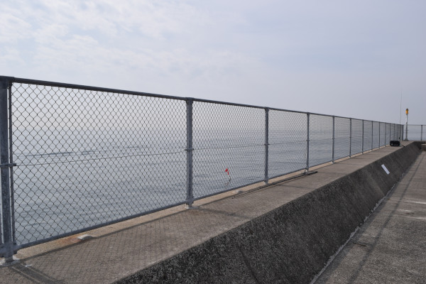 豊浜海釣り公園の根元