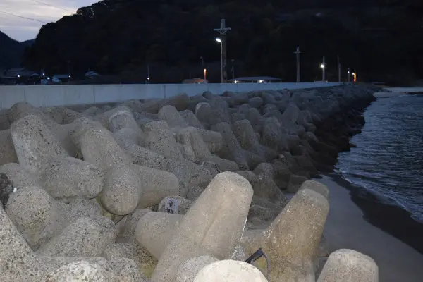居組漁港堤防外側