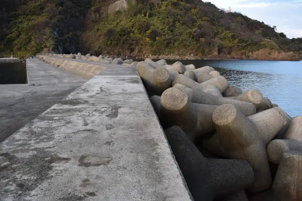 浜坂漁港西波止外側の写真