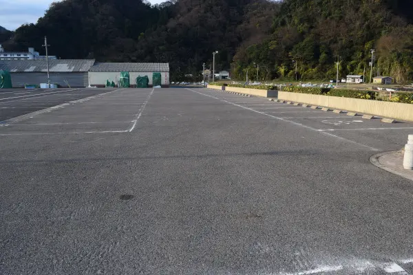 浜坂漁港魚市場横の駐車場