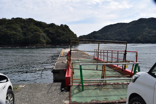 釣り禁止の浮桟橋