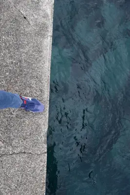 茂原人工海水浴場の先端足元の写真