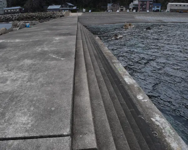 茂原人工海水浴場の堤防の階段