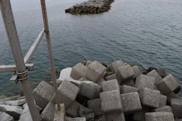 礫浦漁港の堤防の先端