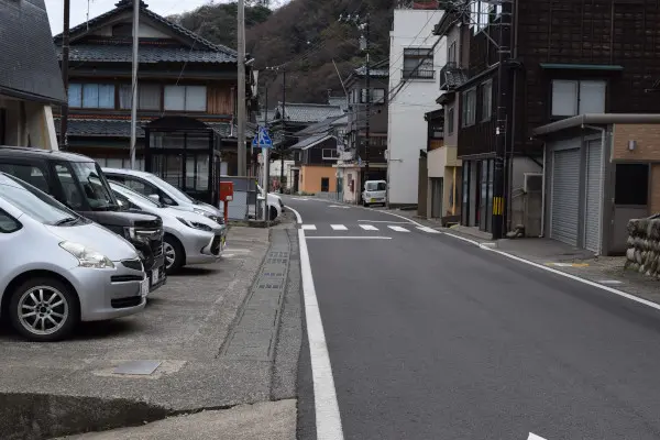 白浜（城崎）漁港付近の道路の写真
