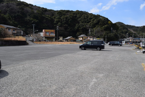 神前漁港の駐車場