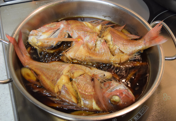 釣れたマダイとレンコ鯛の煮つけ