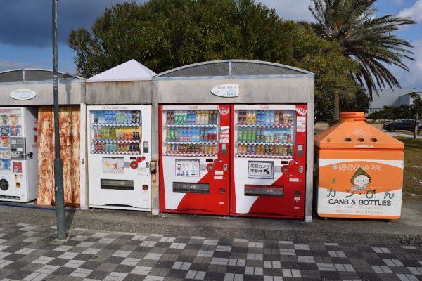 貝塚運河近くの自動販売機